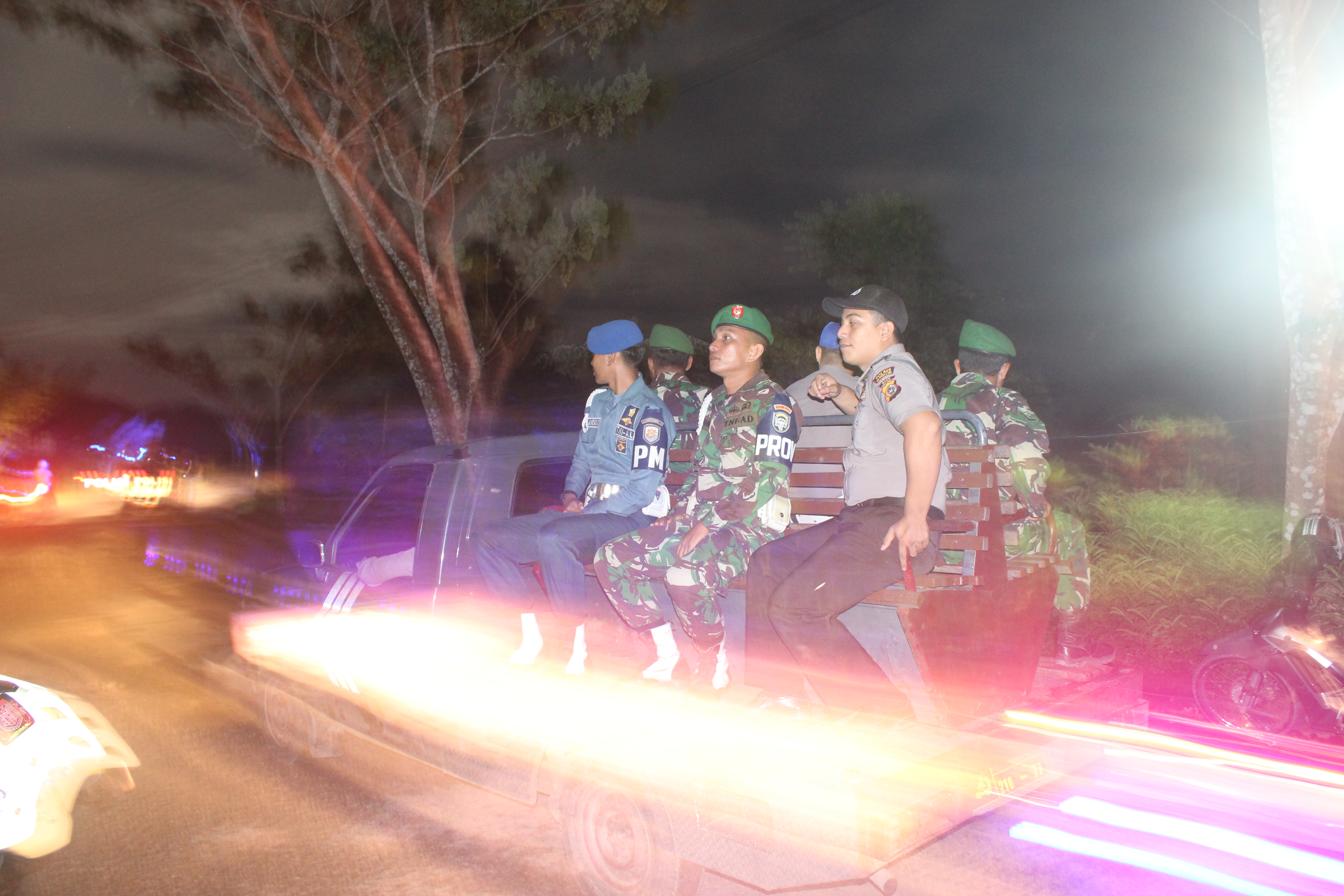 Personil Polres Simeulue pada saat melaksanakan Patroli di seputaran kota sinabang