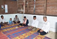 kapolres simeulue Sambang Keluarga Almarhum Alim Ulama Simeulue Di Desa Suwak Buluh.