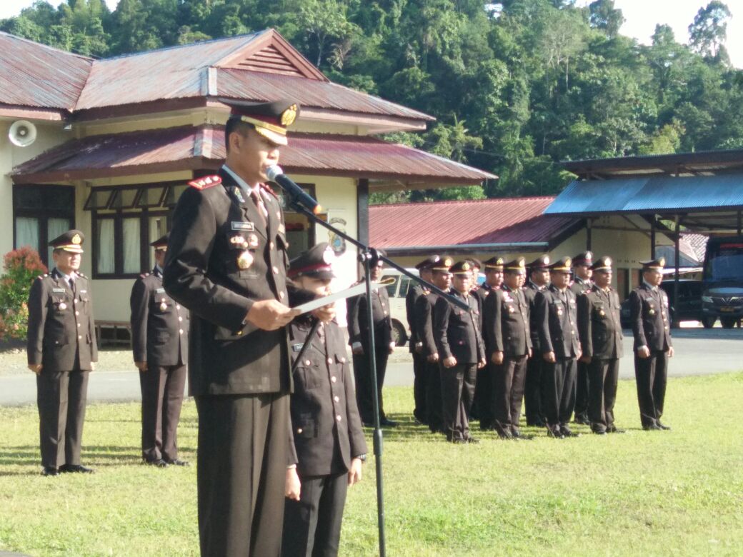 Pada Saat Kapolres Simeulue AKBP Ayi Satria S.I.K,M.Si Menjadi Inspektur Upacara Dalam Rangka Hari Kesaktian Pancasila Tahun 2017, Di Mapolres Simeulue