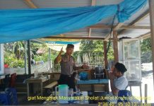 Brigadir Efriadi Bhabinkamtibmas Polsek Salang, Ajak Warga Untuk Shalat Jum’at Bersama