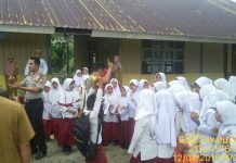 Kapolsek Salang Saweu Sikula SD N Suak Manang