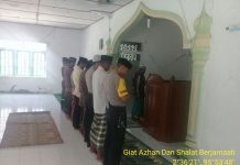 Polisi Islami , Bhabinkamtibmas Shalat Zduhur Berjamaah Dengan Masyarakat
