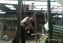 Peduli Warga Binaan Bhabinkamtibmas Polsek Salur, Bantu Bangun Rumah Warga