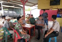 Salah Satu Bentuk Sinergitas, Kapolsek Simeulue Timur Ngopi Bareng Anggota Koramil & Masyarakat