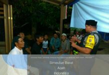 Rutin Sambangi Warga Di Malam Hari, Bhabinkamtibmas Berikan Himbauan Kepada Pemuda Desa