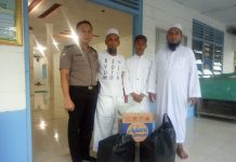 Polres Simeulue Peduli, Berikan Bantuan Sarana Kontak Kepada Marbot Masjid Nurul Ikhsan.
