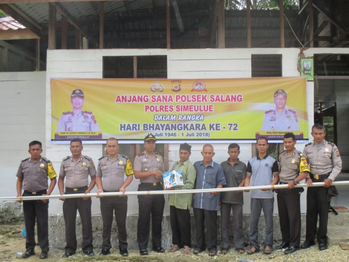 Pada Saat Kapolsek Salang Ipda Trio Febrianto SH bersama Anggota Polsek Laksanakan Anjang Sana Di Musholla Dusun Sejahterah