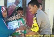 Berbagi Kasih, Bhabinkamtibmas Polsek Salang Berikan Sembako Kepada Anak Yatim & Fakir Miskin