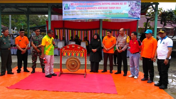 Bersama Muspida, Kapolres Simeulue Hadiri Pencangan BBRGM.Tribunnewssimeulue.com- kamis, (06 November 2018 sekira pukul 10.00 WIB di kantor camat simeulue timur telah diadakan pencanangan Bulan Bhakti Gotong Royong Masyarakat ( BBRGM ) ke-XV tahun 2018 di Kabupaten Simeulue.