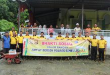 Jum’at Bersih Kali Ini Polres Simeulue Bersama Masyarakat Bakti Sosial Di Masjid