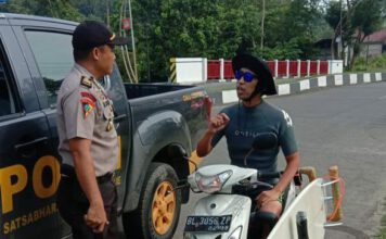 POLRES SIMEULUE. Strong Point, Ga pake Helm..? walaupun dia bukan WNI, Mereka harus ikuti aturan yg ada di RI ini