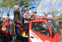 Polres Simeulue bersama Tim Gabungan Lakukan Penyemprotan Cairan Disinfektan Serentak di Seputaran Kota Sinabang