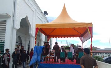 POLRES SIMEULUE MELAKUKAN PENGAMANAN EKSEKUSI HUKUM CAMBUK TERHADAP 2 ORANG PELAKU IKTILAT / ZINA ANAK DAN 1 ORANG PELAKU KHAMAR