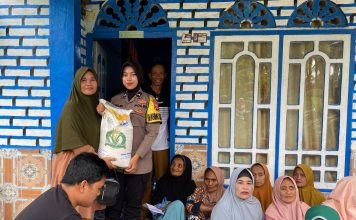 Bhabinkamtibmas Polsek Teupah Selatan, Amankan Penyaluran Bantuan Cadangan Beras