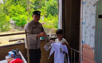 Polisi RW Dusun Dau Dau Desa Sambai Menunjukkan Kepedulian pada Anak Yatim Piatu