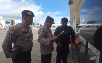 Personel Brimobda Polda Aceh Melakukan Sterilisasi Tribun MTQ untuk Menjamin Keamanan