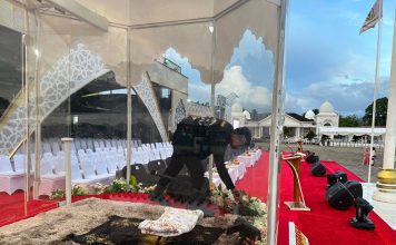 Personel Brimob dari Batalyon C Pelopor Polda Aceh Sterilisasi tribun dalam rangka acara penutupan Musabaqah Tilawatil Quran (MTQ) XXXVI 2023