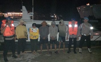 Sat Polairud Polres Simeulue Evakuasi Nelayan yang Mengalami Masalah Mesin di Perairan Pulau Babi Kecil