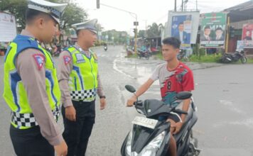 Sat Lantas Polres Simeulue Lakukan Peneguran Terhadap Pelanggardi Kawasan Tertib Lalu Lintas