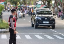Personel Polres Simeulue Meningkatkan Patroli untuk Menjaga Lancarnya Arus Lalu Lintas Selama Bulan Ramadan