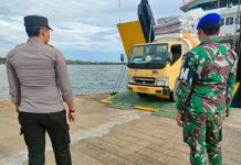 Personel KP3 Polres Simeulue Laksanakan Pengamanan Kedatangan KMP Teluk Sinabang