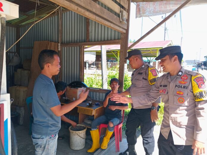 Personel Polsek Simeulue Timur Gelar Patroli Dialogis untuk Sampaikan Pesan Kamtibmas