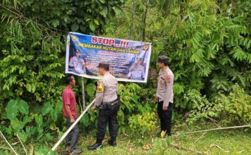 Polsek Simeulue Barat Sosialisasikan Bahaya Karhutla kepada Warga