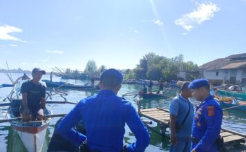 SATPOLAIRUD POLRES SIMEULUE GELAR KEGIATAN SAMBANG NELAYAN DI PELABUHAN KOLOK
