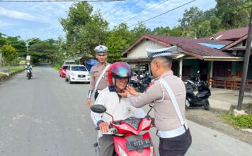 SATLANTAS POLRES SIMEULUE LAKSANAKAN EDUKASI LALU LINTAS DI DESA SUAK BULUH