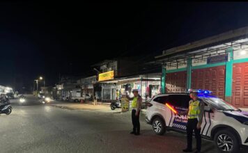 POLRES SIMEULUE GELAR PATROLI MALAM ANTISIPASI BALAP LIAR DAN LAKA LANTAS DI KOTA SINABANG