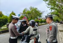 SATLANTAS POLRES SIMEULUE GELAR SOSIALISASI DAN EDUKASI KESELAMATAN BERLALU LINTAS KEPADA MASYARAKAT