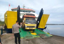 Polres Simeulue Laksanakan Pengamanan Kedatangan Kapal KMP. Teluk Sinabang di Pelabuhan Kolok