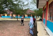 POLRES SIMEULUE MELALUI POLSEK SALANG SALURKAN MAKANAN BERGIZI GRATIS UNTUK 1.494 SISWA DI DUA KECAMATAN