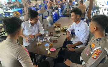 SATLANTAS POLRES SIMEULUE GELAR KEGIATAN “POLISI MENYAPA MASYARAKAT” UNTUK TINGKATKAN KEPATUHAN BERLALU LINTAS