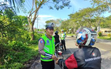SATLANTAS POLRES SIMEULUE GELAR KEGIATAN “POLISI MENYAPA MASYARAKAT” UNTUK MENINGKATKAN KEPATUHAN BERLALU LINTAS DI KABUPATEN SIMEULUE