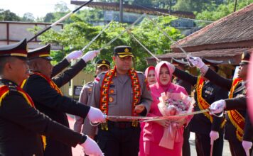 Polres Simeulue Gelar Penyambutan Kapolres Baru dan Apel Farewell Parade Lepas Sambut Kapolres