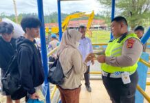 Polres Simeulue Monitoring Keberangkatan Arus Balik KMP Teluk Sinabang di Pelabuhan Kolok