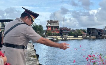 POLRES SIMEULUE GELAR UPACARA DAN TABUR BUNGA DI LAUT DALAM RANGKA HUT BHAYANGKARA KE-80 TAHUN 2026