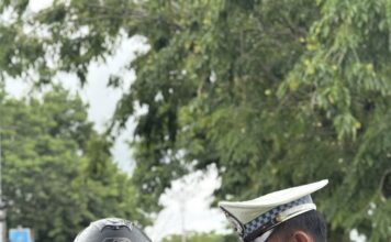 Polres Simeulue Semarakkan HUT ke-81 RI, Bendera Merah Putih Dibagikan Gratis kepada Warga