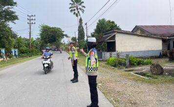 Cegah Kecelakaan dan Atasi Kepadatan Pagi Hari, Personel Polres Simeulue Laksanakan Strong Point di Sejumlah Titik Kota Sinabang