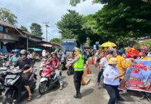 Polres Simeulue Lakukan Pengamanan Lalin Kegiatan Karnaval HUT ke-27 Kabupaten Simeulue, Kegiatan Berlangsung Aman dan Kondusif