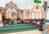 Pererat Silaturahmi dengan Masyarakat, Kapolres Simeulue Pimpin Kegiatan Jumat Keliling di Masjid Agung Baiturrahman