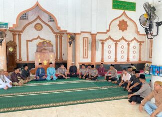 Pererat Silaturahmi dengan Masyarakat, Kapolres Simeulue Pimpin Kegiatan Jumat Keliling di Masjid Agung Baiturrahman