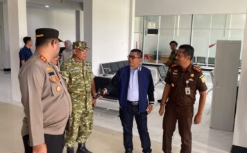 Kapolres Simeulue Hadiri Pelepasan Anggota DPR RI Komisi XIII Muslim Ayub di Bandara Lasikin