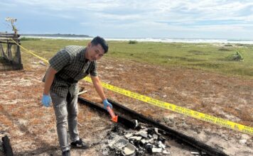 POLRES SIMEULUE LAKUKAN OLAH TKP KEBAKARAN PONDOK HATCHERY DI DESA MUTIARA, KERUGIAN DITAKSIR RP40 JUTA